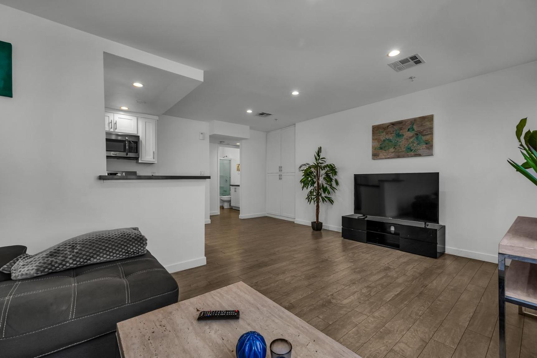Chic Large 1-bedroom In Hollywood 10 Min Away From Downtown La Apartment *