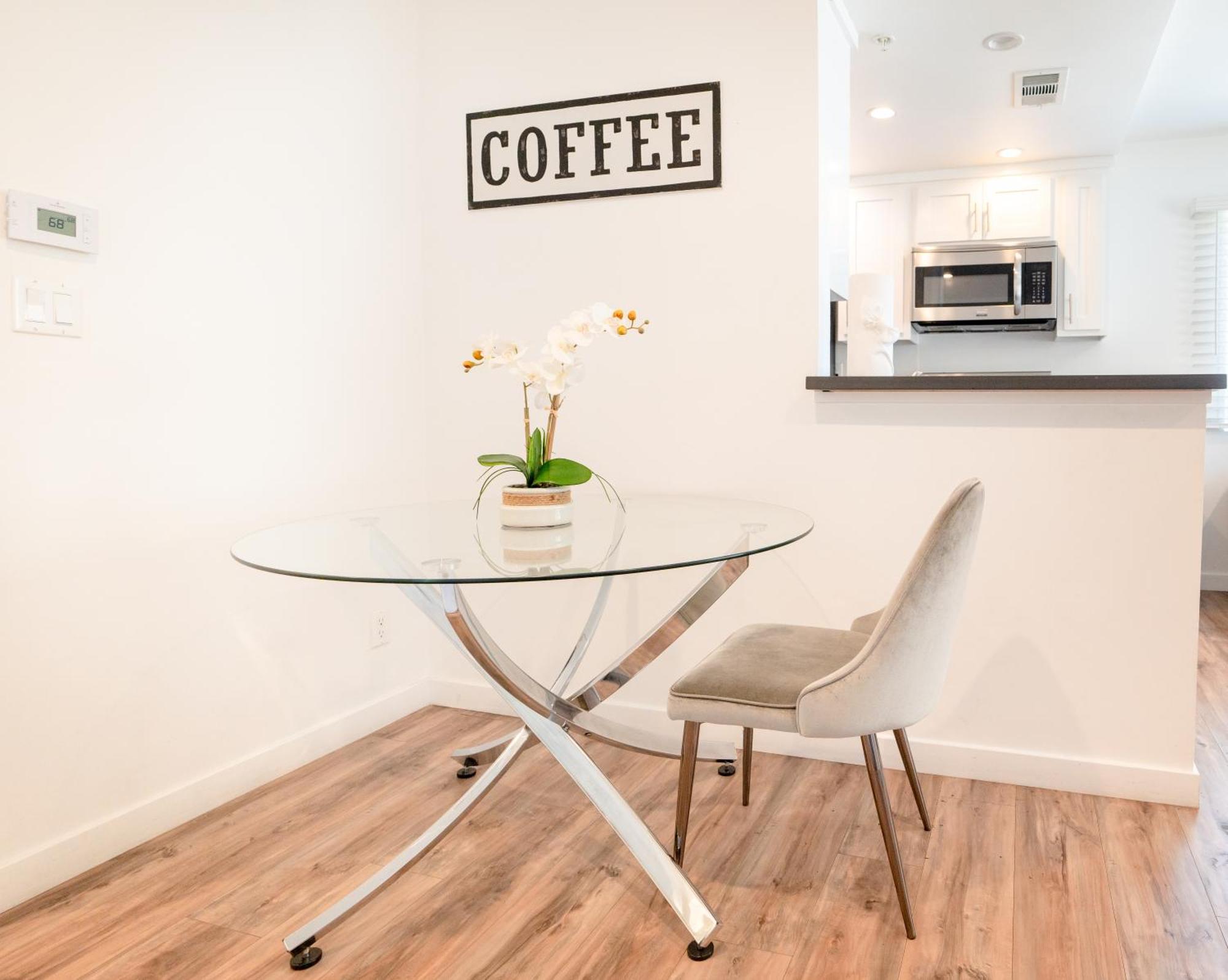 Chic Large 1-bedroom In Hollywood 10 Min Away From Downtown La Apartment Los Angeles