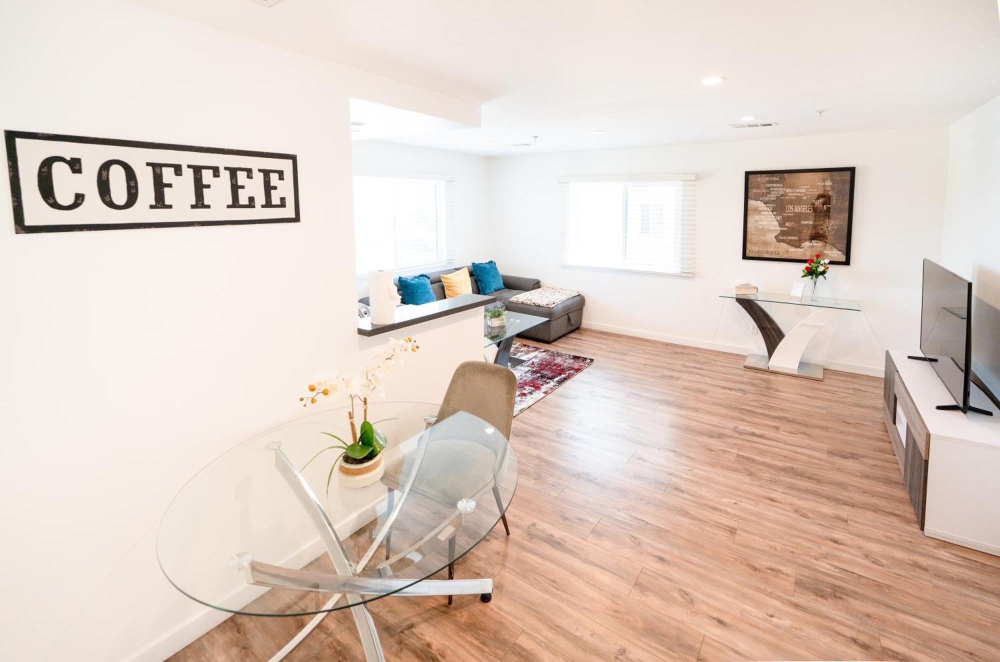 Chic Large 1-bedroom In Hollywood 10 Min Away From Downtown La Los Angeles